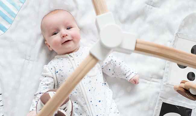 13 juguetes aprobados por fisioterapeuta para bebés