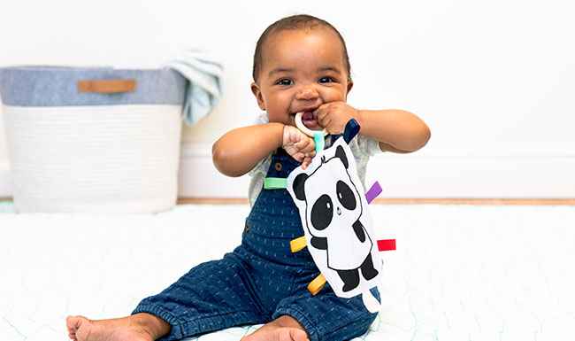 5 juguetes y actividades para ayudar a su bebé a alcanzar sus hitos