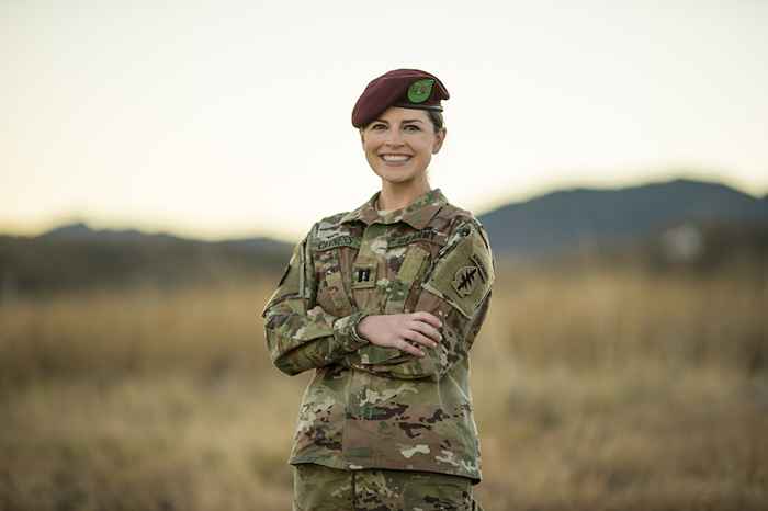 Incontra il #GirlBoss che sta cambiando la vita dei veterani con i suoi affari davvero fantastici