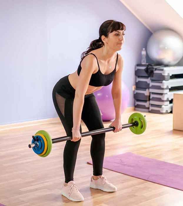 11 ejercicios de barra para que las mujeres arrojen grasa y tonifican