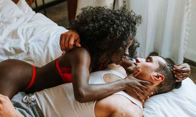 9 posiciones sexuales para intentarlo mientras estén en su período