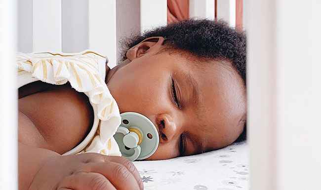 Träumen Babys? Ein Experte wiegt ein