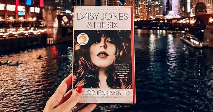14 Schlüsselunterschiede zwischen der TV -Show 'Daisy Jones und der Six' und dem Buch