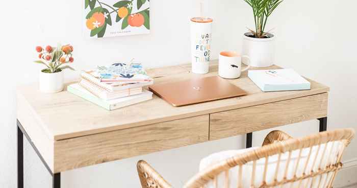 17 Under- $ 50 Desk Essentials che massimizza la produttività e sembrano ancora buoni sulla tua scrivania