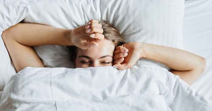 Cansado de sentirse cansado? Aquí hay 10 formas de dormir mejor para mañana